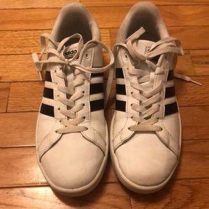 Size 9 classic Adidas black and white sneaker